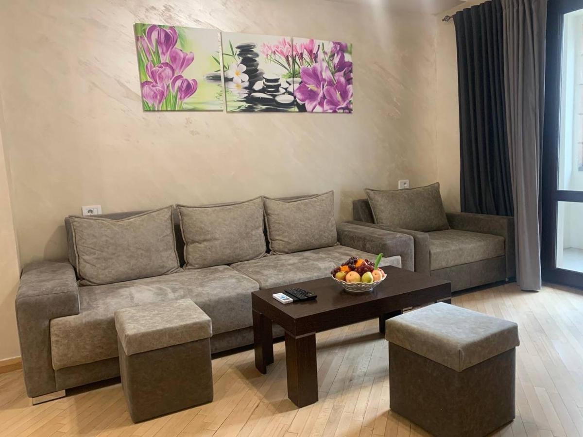 Comfortable Apartment In Center Jerevan Eksteriør billede