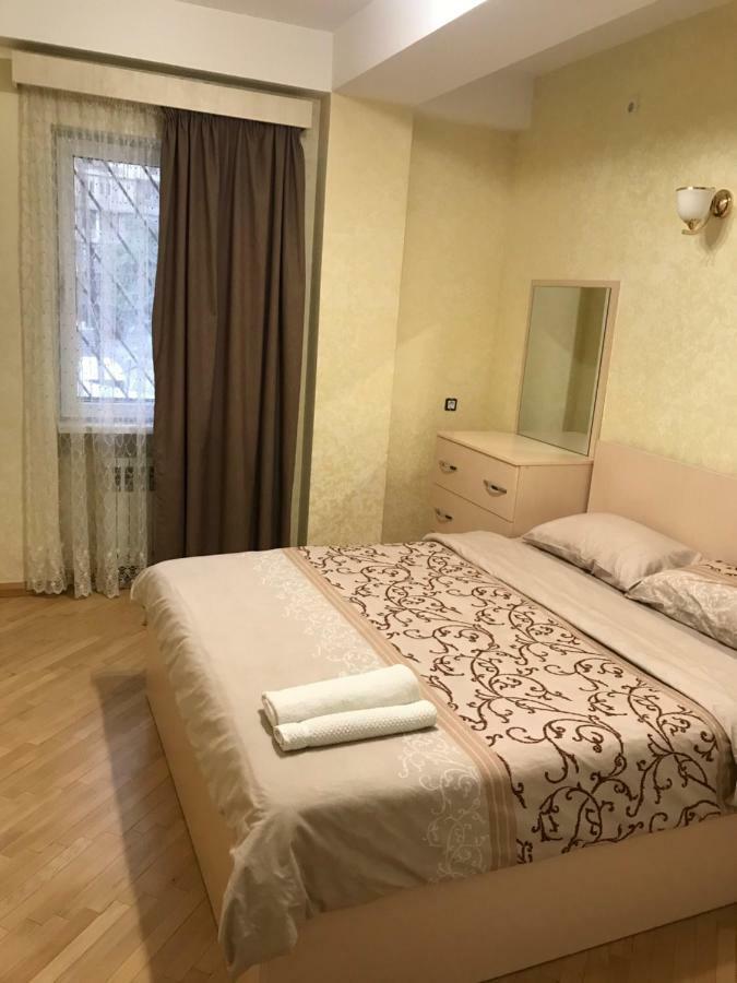 Comfortable Apartment In Center Jerevan Eksteriør billede